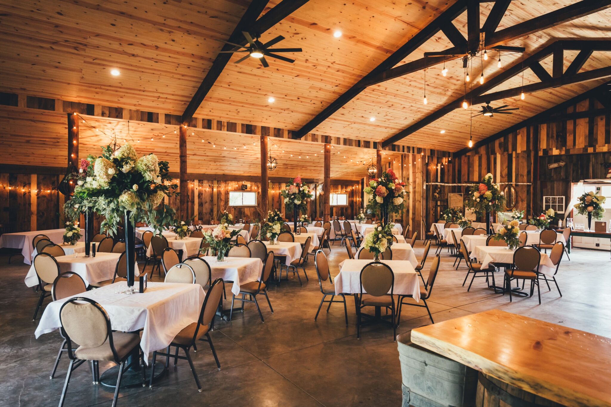 Barn wedding reception in Mondovi, Wisconsin